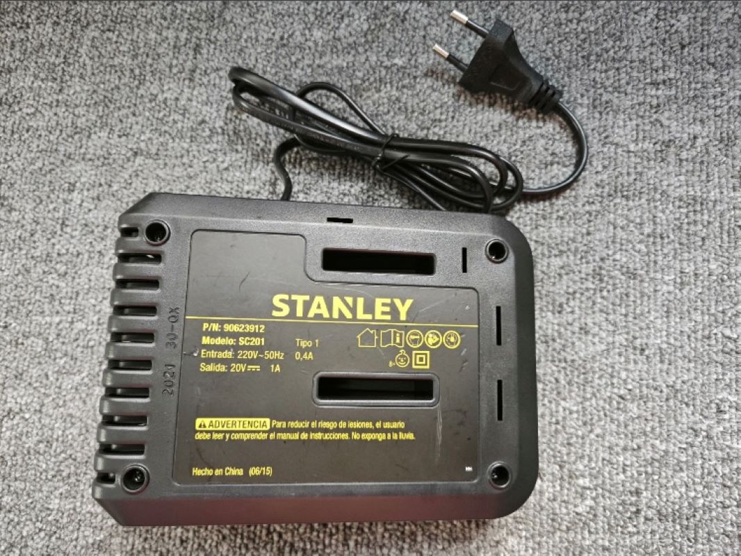 Зарядное устройство 20 В, 1 А  – обзор и цена Power Tools Stanley